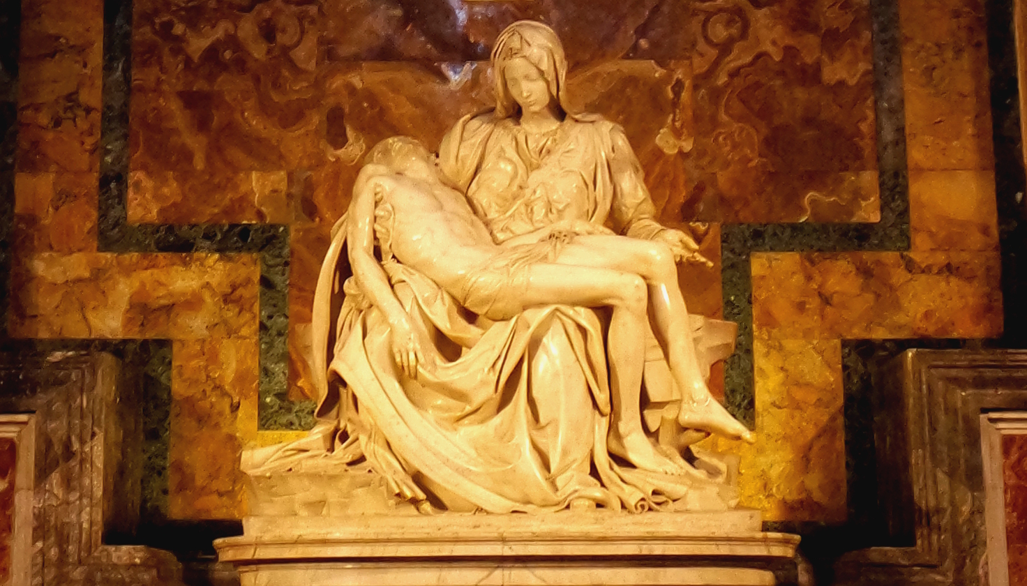 Pietà, de Michelangelo, com Maria segurando o corpo inerte de Jesus Cristo
