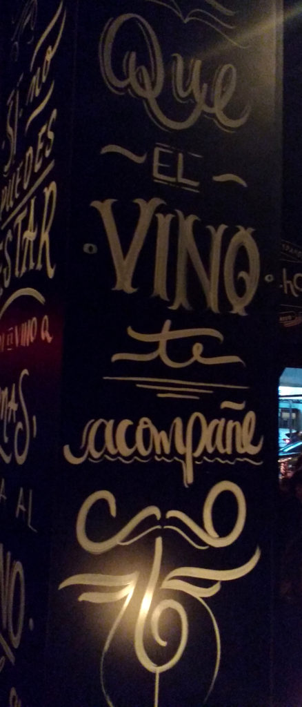 paredes do sancho escritas "que el vino te acompañe"