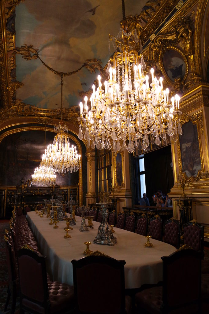 Suntuosa sala de jantar dos apartamentos de Napoleão