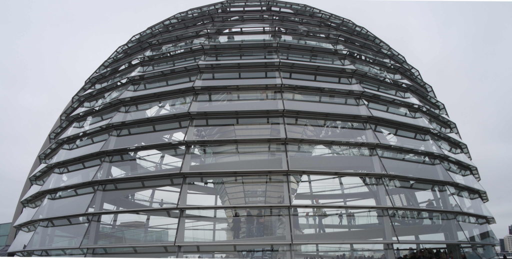 Cúpula futurística do Parlamento Alemão