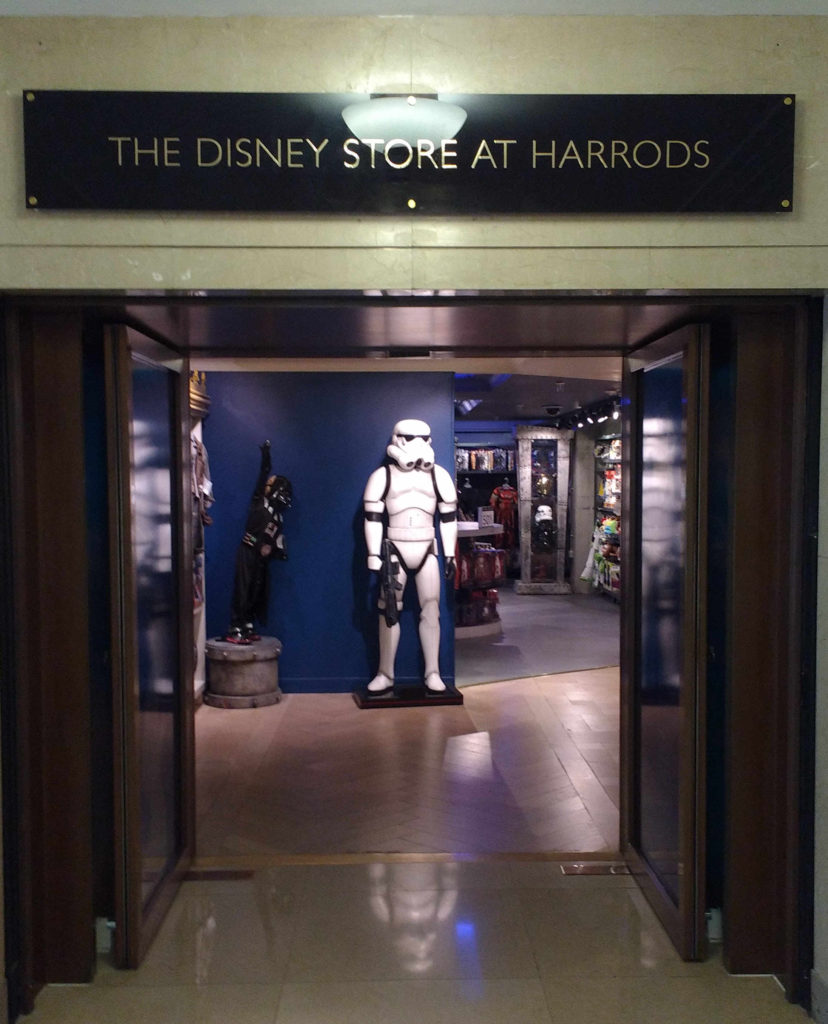Tem uma loja da Disney na Harrods :P