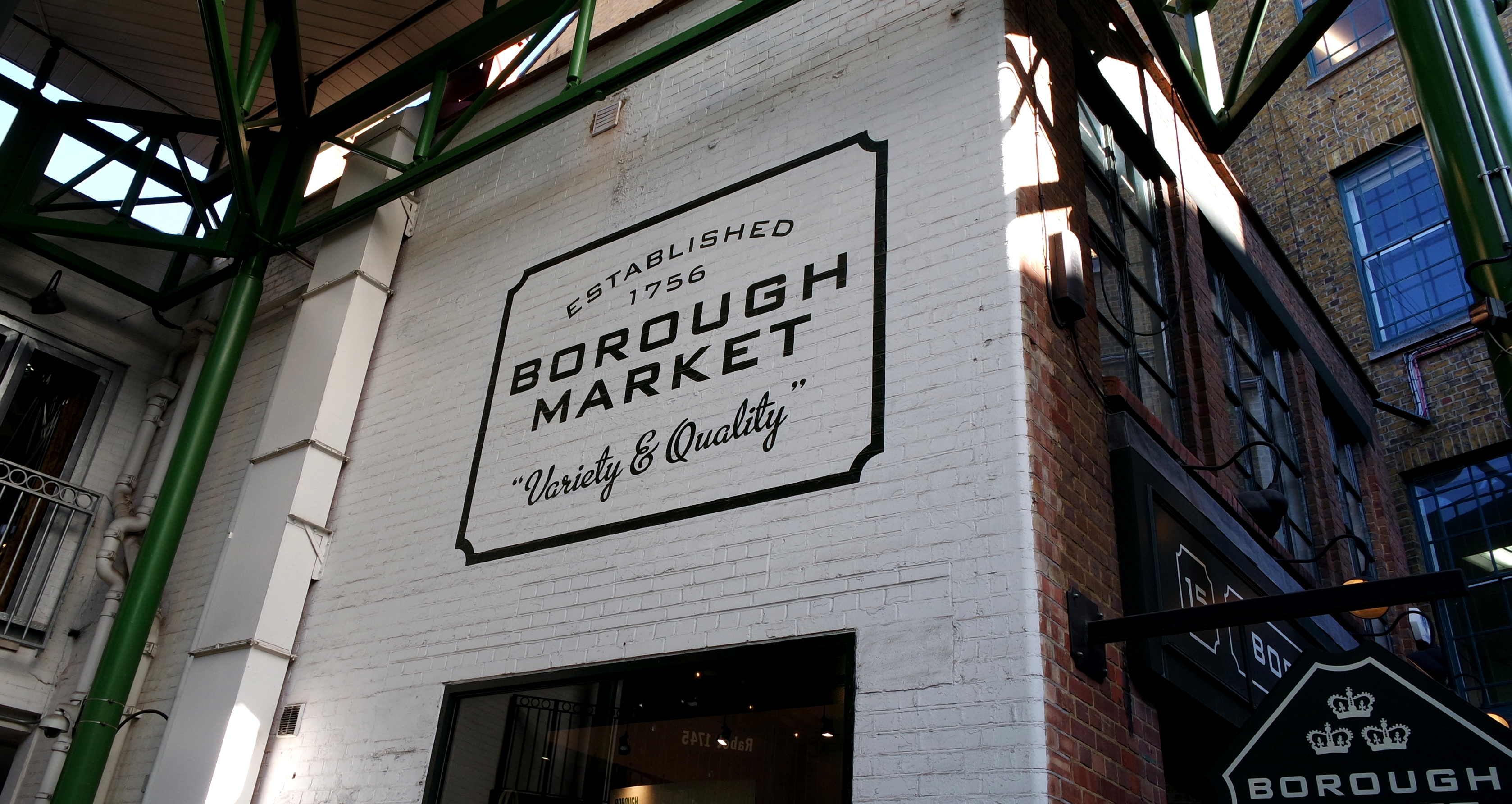 O “established 1756” se refere apenas ao Borough Market mais ou menos como ele é hoje. Na verdade, um mercado de rua já existe na região há mais de mil anos!