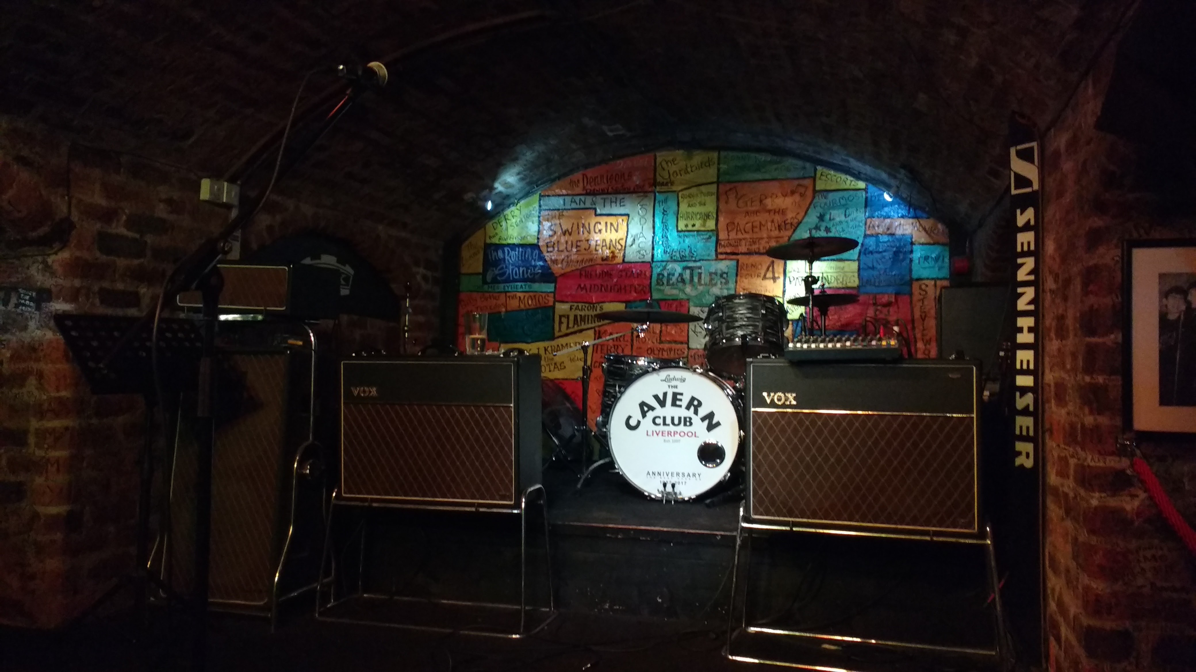 O palco do Cavern Club, onde os Beatles tocaram 292 vezes