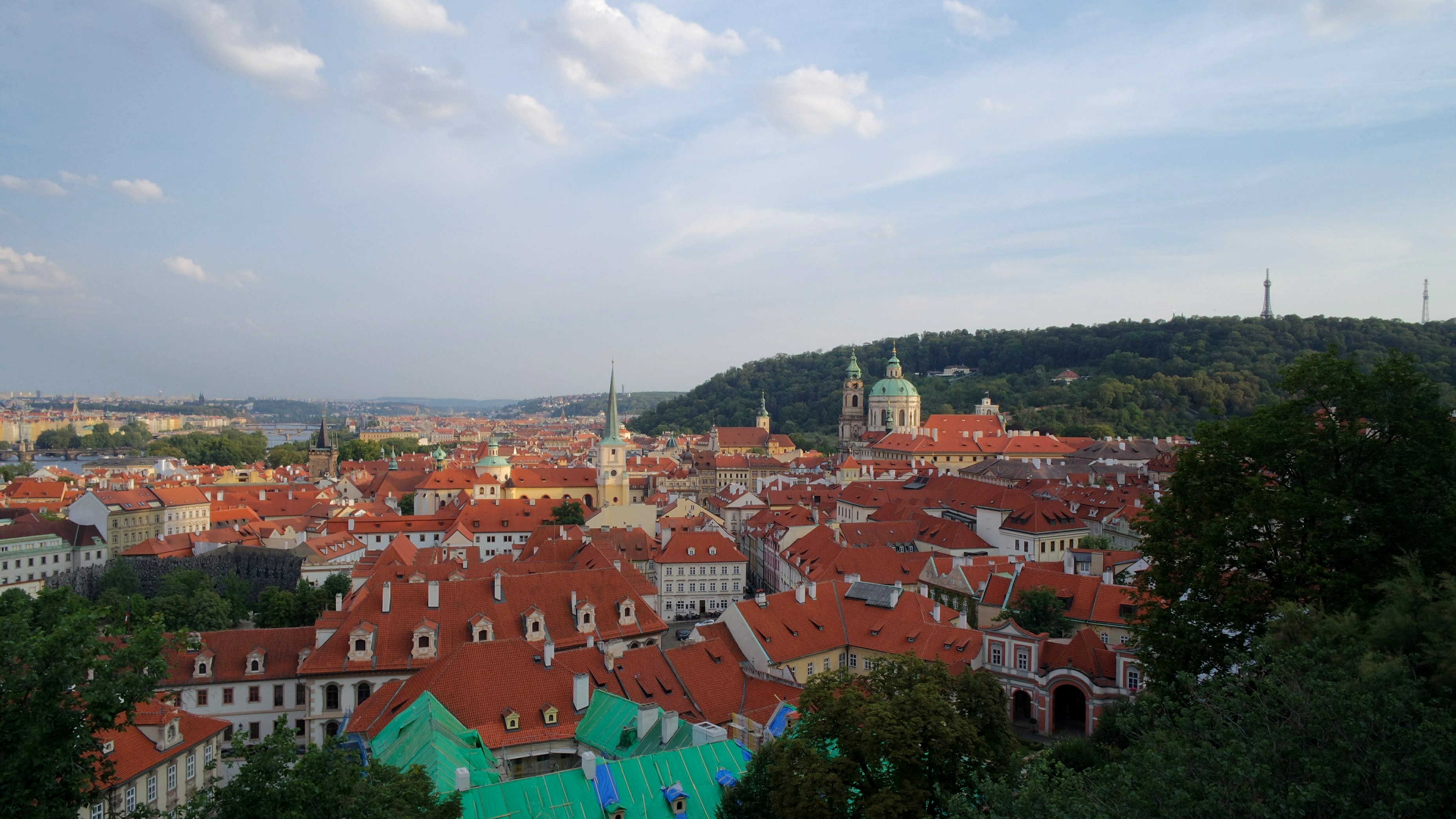 Telhadinhos vistos do bairro do Castelo de Praga